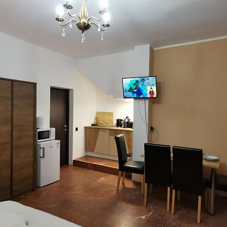 Ambient Deluxe Apartman Дьюла Экстерьер фото
