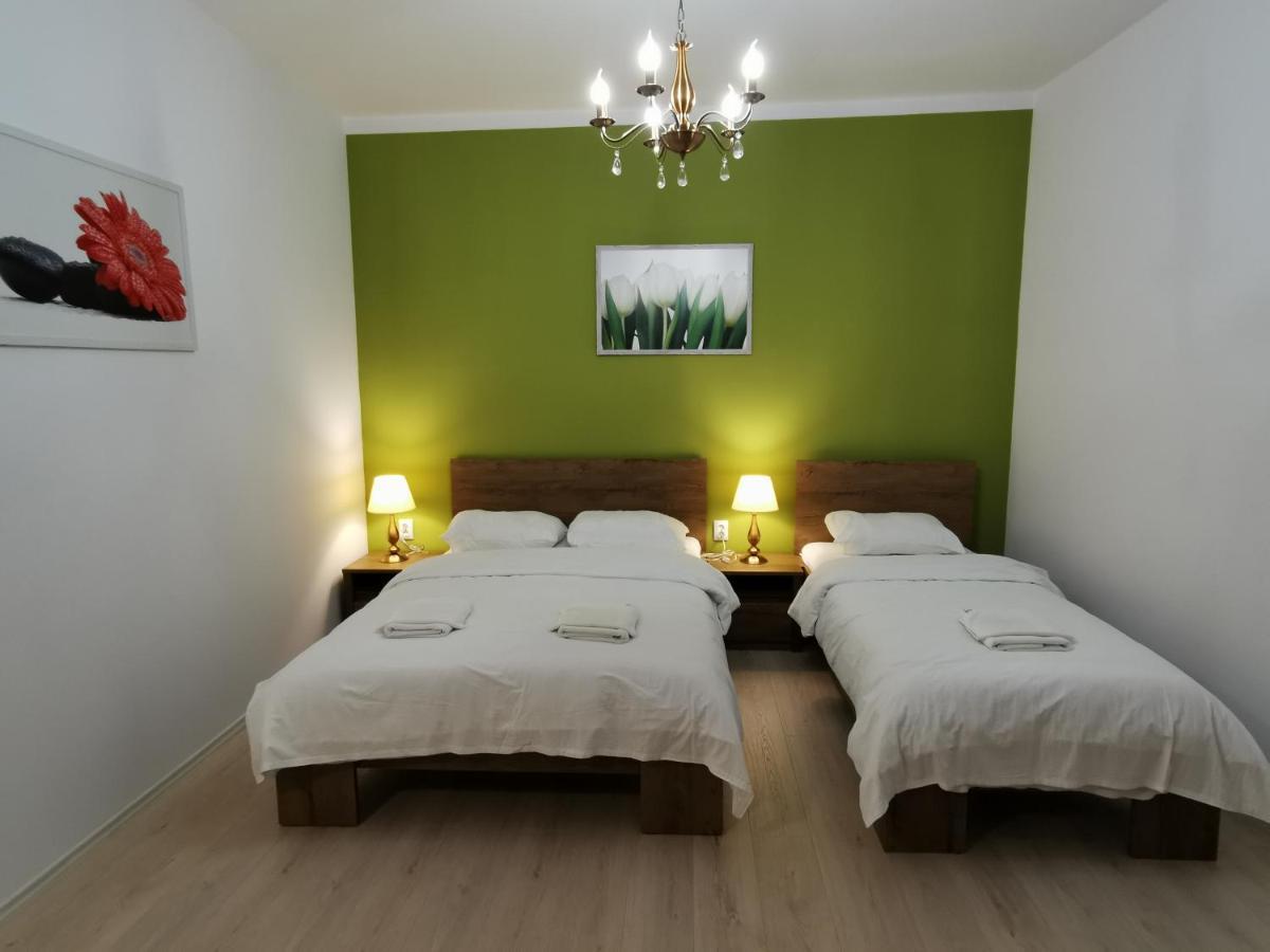 Ambient Deluxe Apartman Дьюла Экстерьер фото