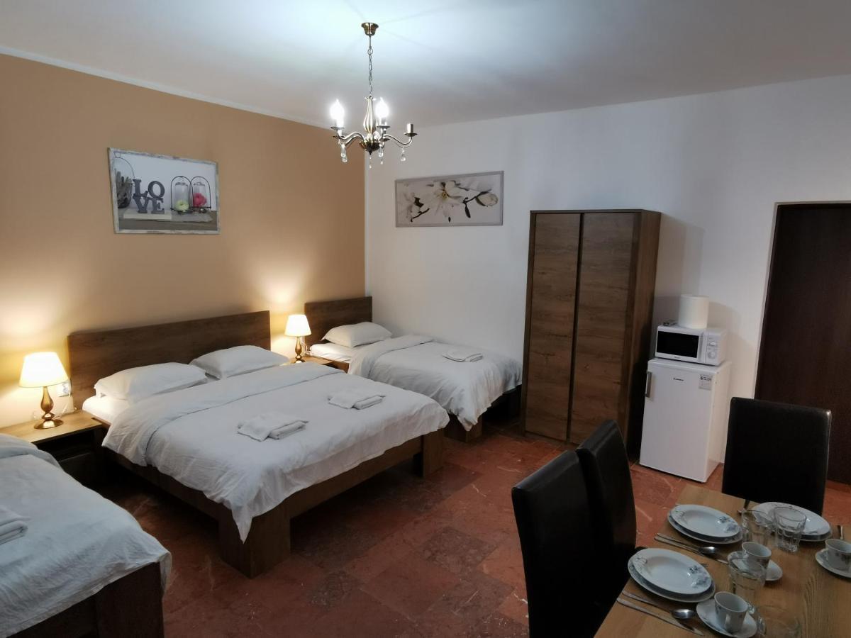 Ambient Deluxe Apartman Дьюла Экстерьер фото
