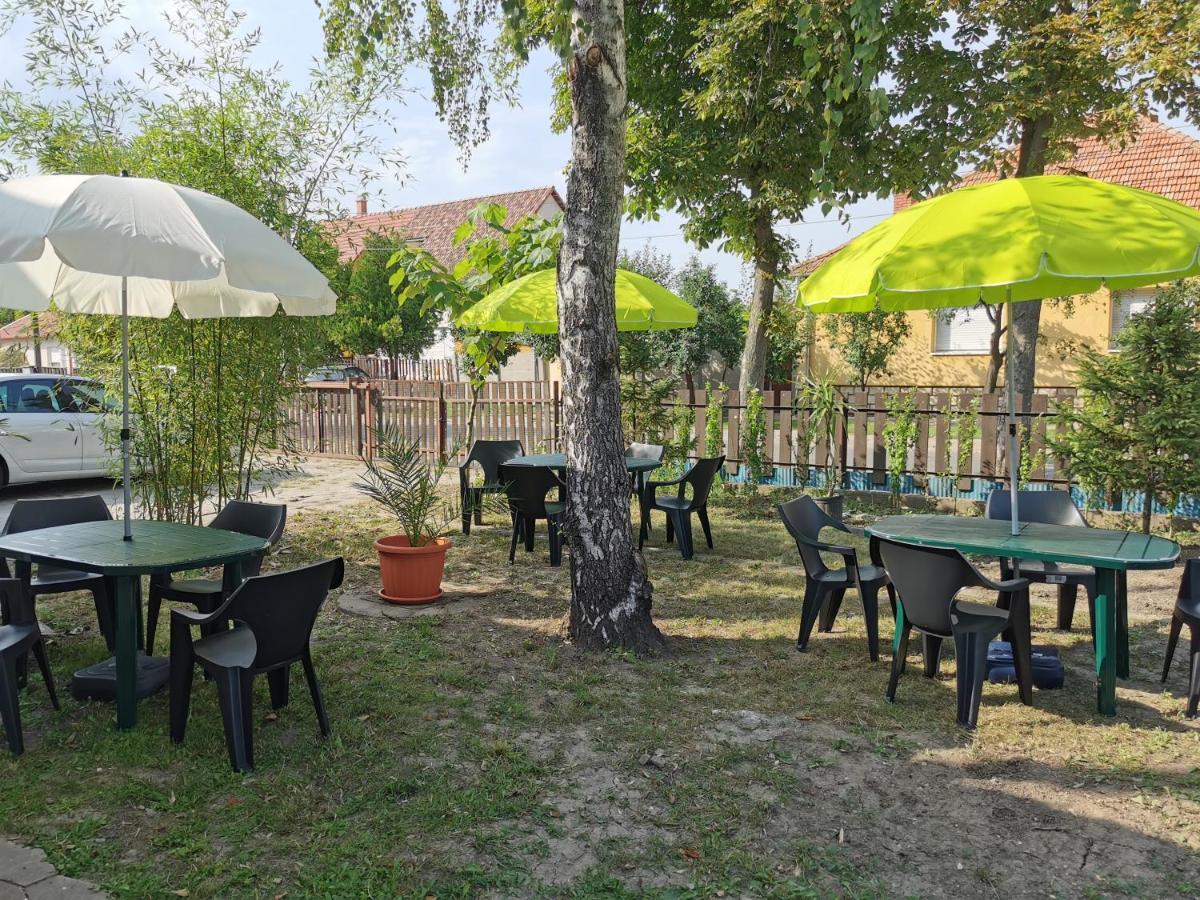 Ambient Deluxe Apartman Дьюла Экстерьер фото