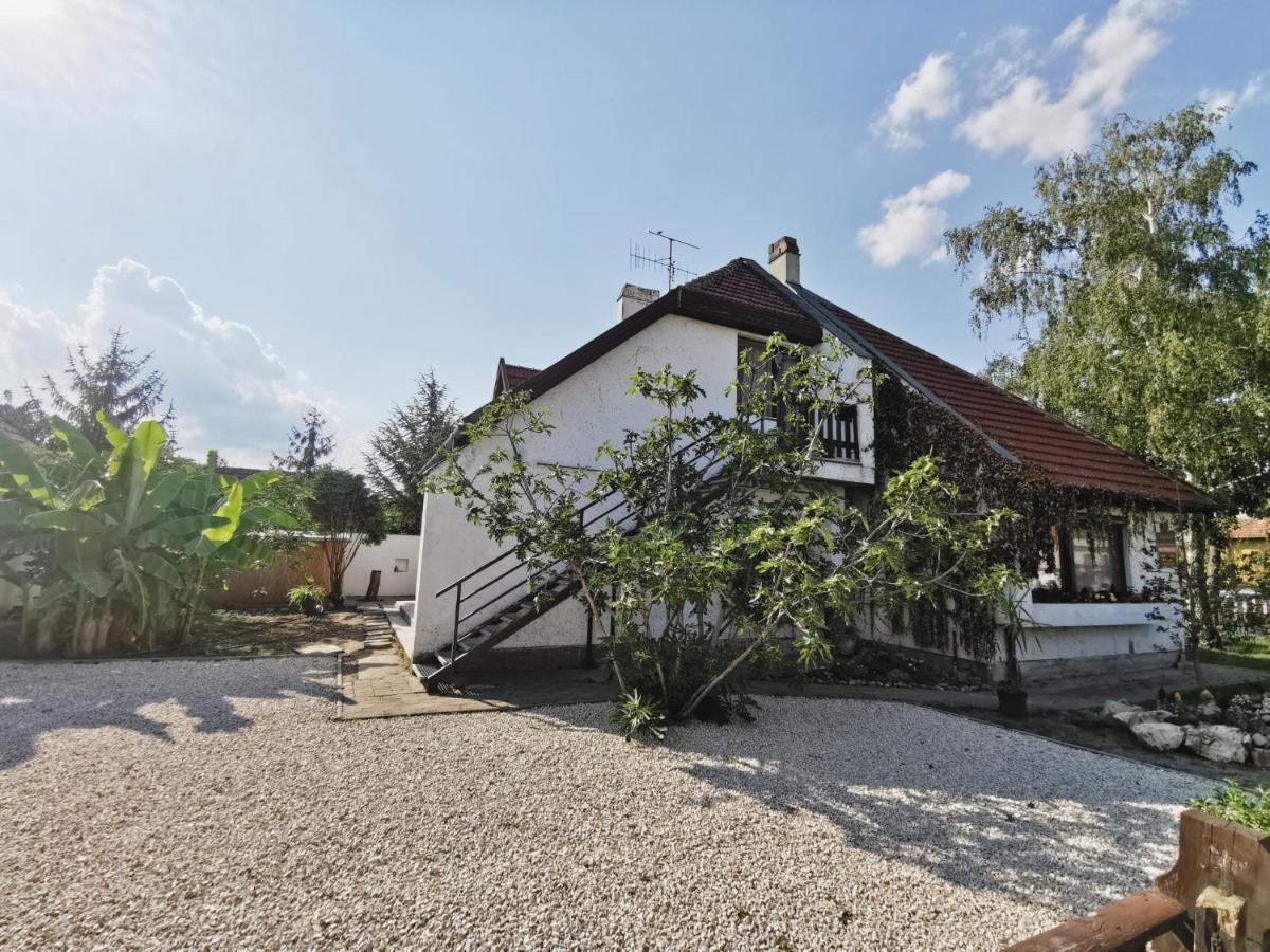 Ambient Deluxe Apartman Дьюла Экстерьер фото